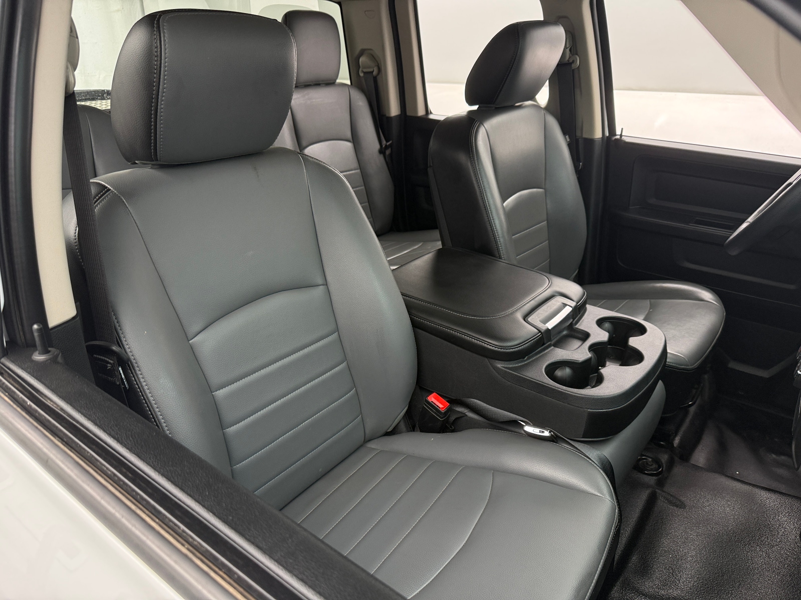 Thumbnail: 2022 RAM 1500 Classic - 2