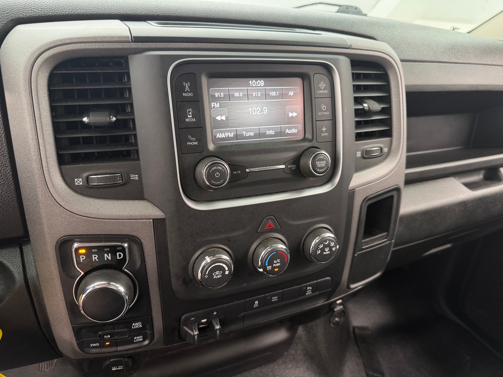 Thumbnail: 2022 RAM 1500 Classic - 4