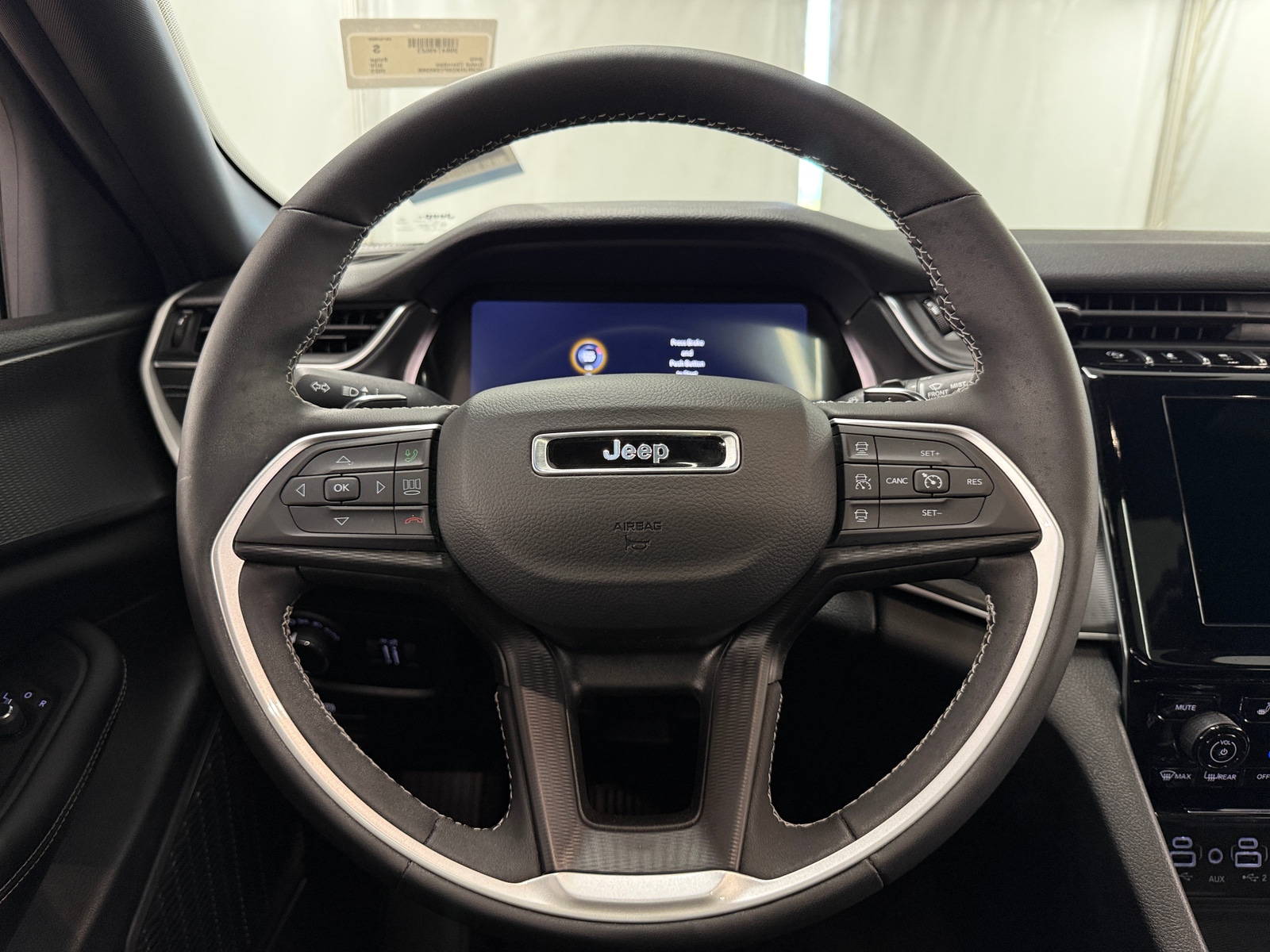 Thumbnail: 2023 Jeep Grand Cherokee - 4