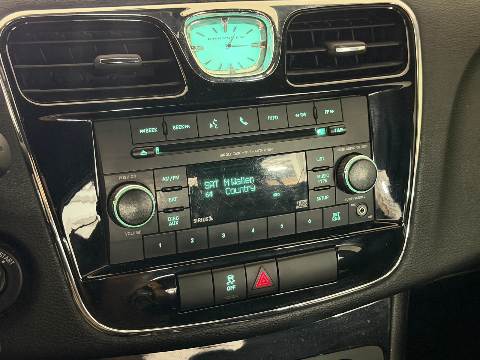 Thumbnail: 2013 Chrysler 200 - 4