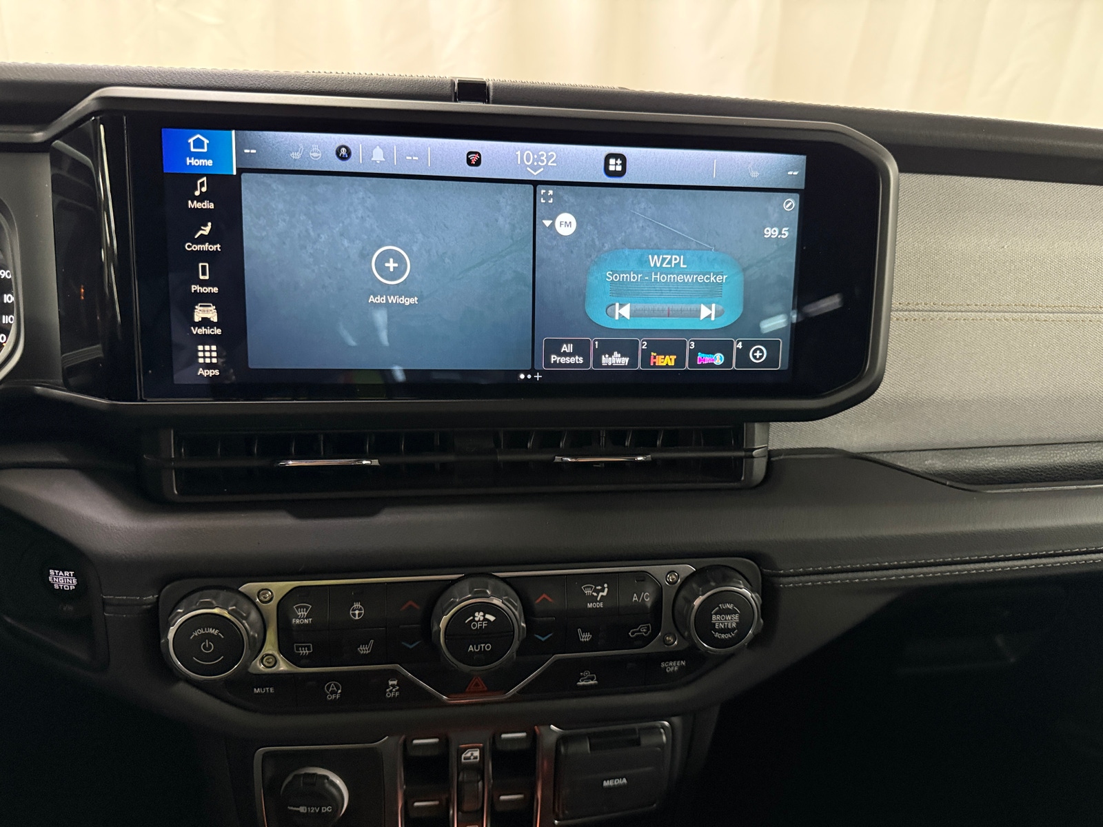 Thumbnail: 2025 Jeep Wrangler - 4