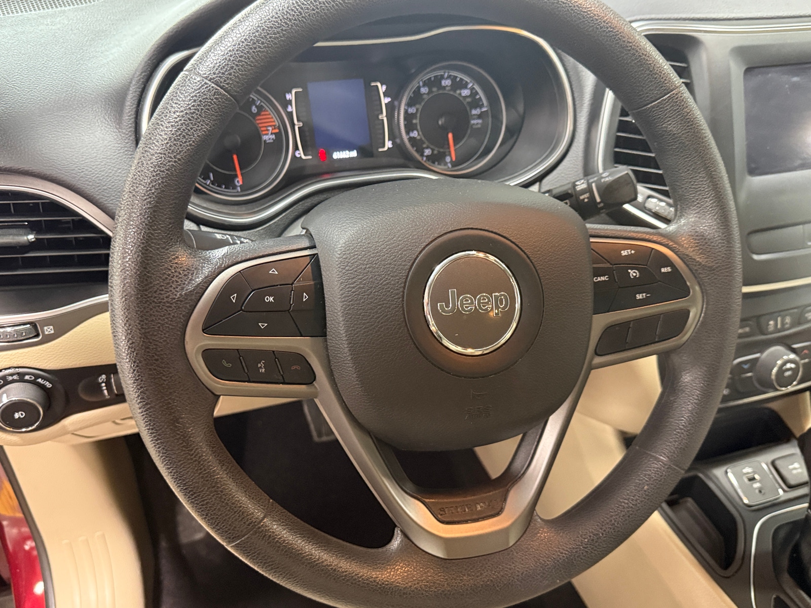 Thumbnail: 2019 Jeep Cherokee - 5