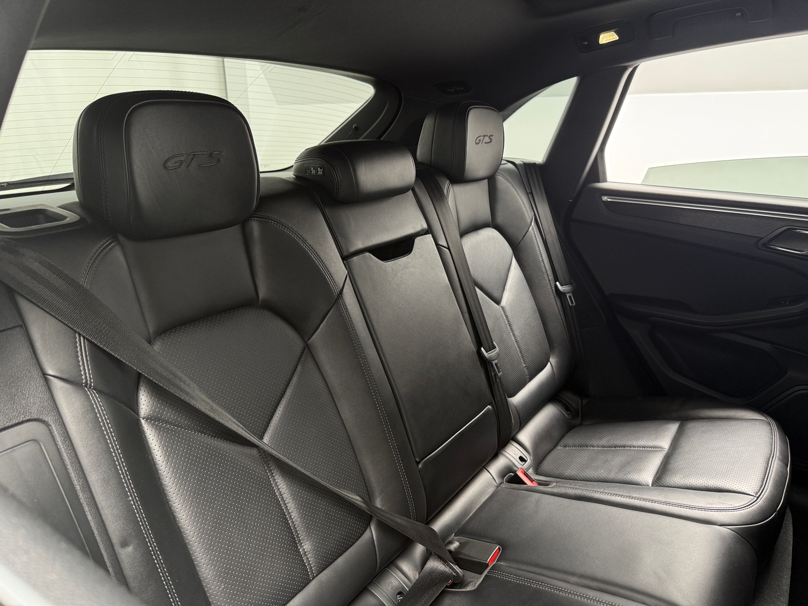 Thumbnail: 2018 Porsche Macan - 5