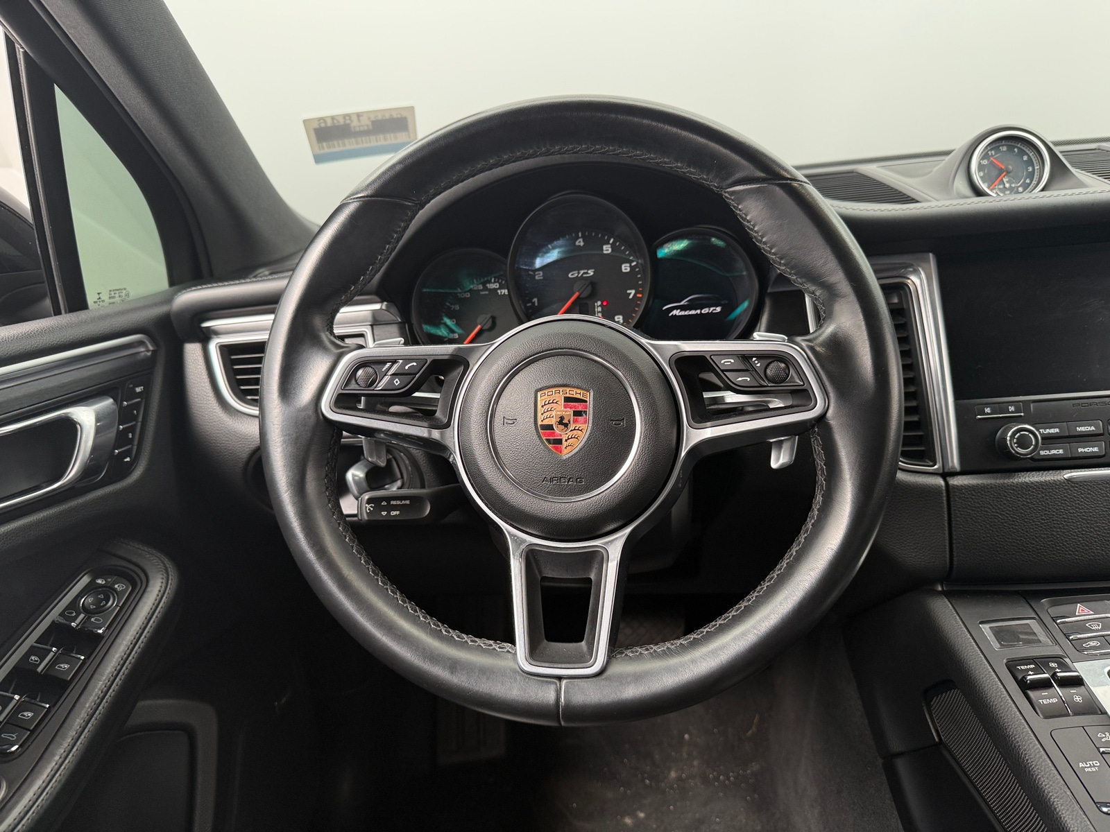 Thumbnail: 2018 Porsche Macan - 4