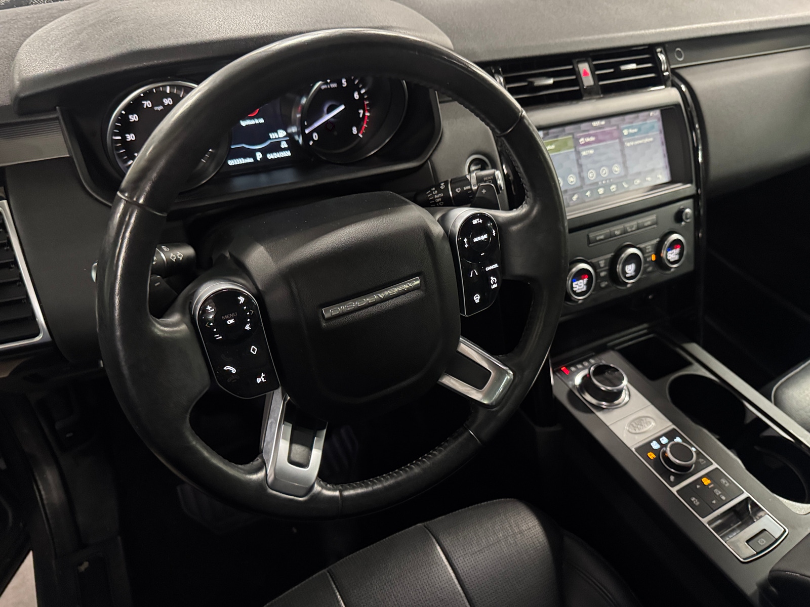 Thumbnail: 2019 Land Rover Discovery - 4