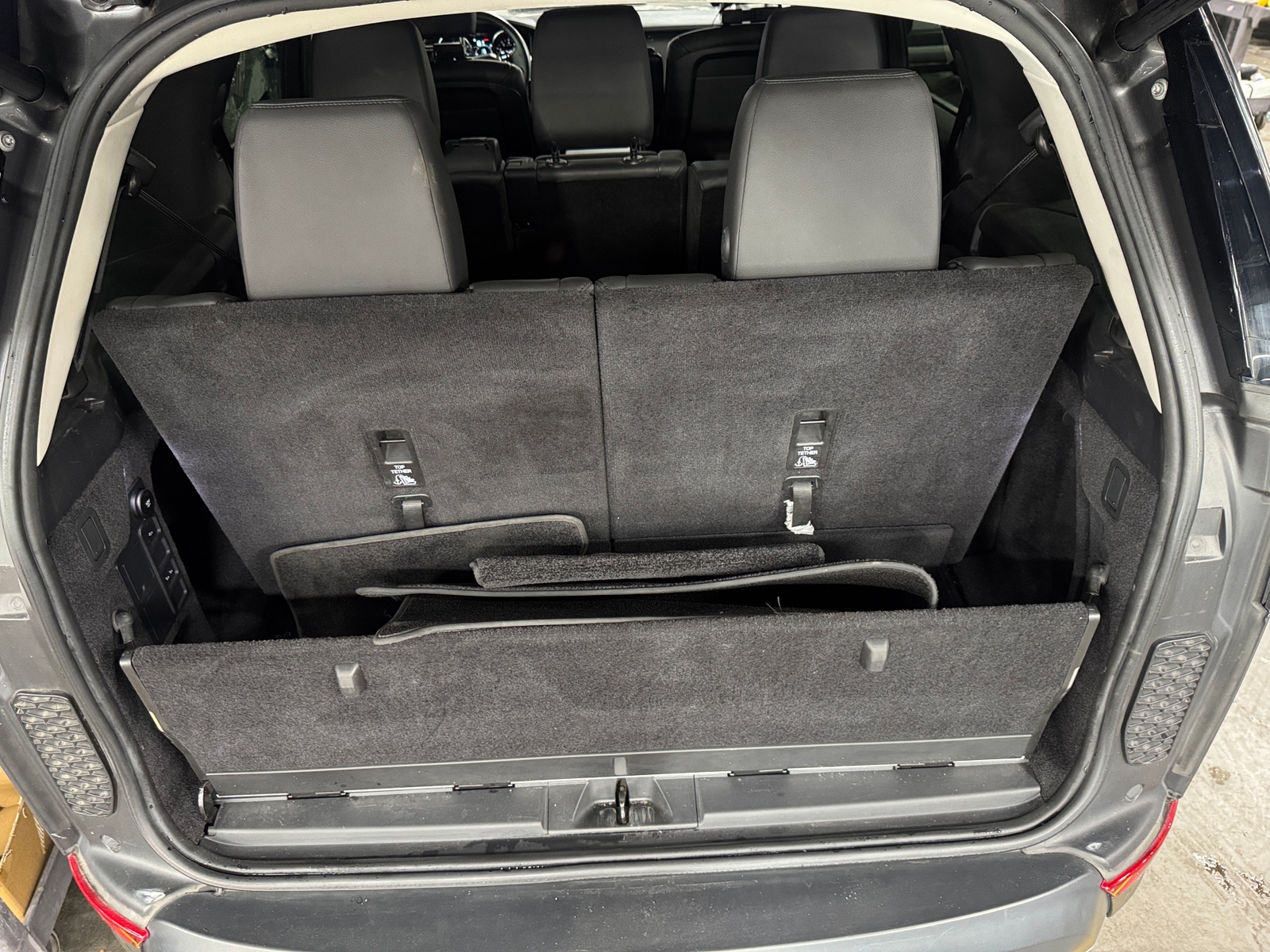 Thumbnail: 2019 Land Rover Discovery - 6