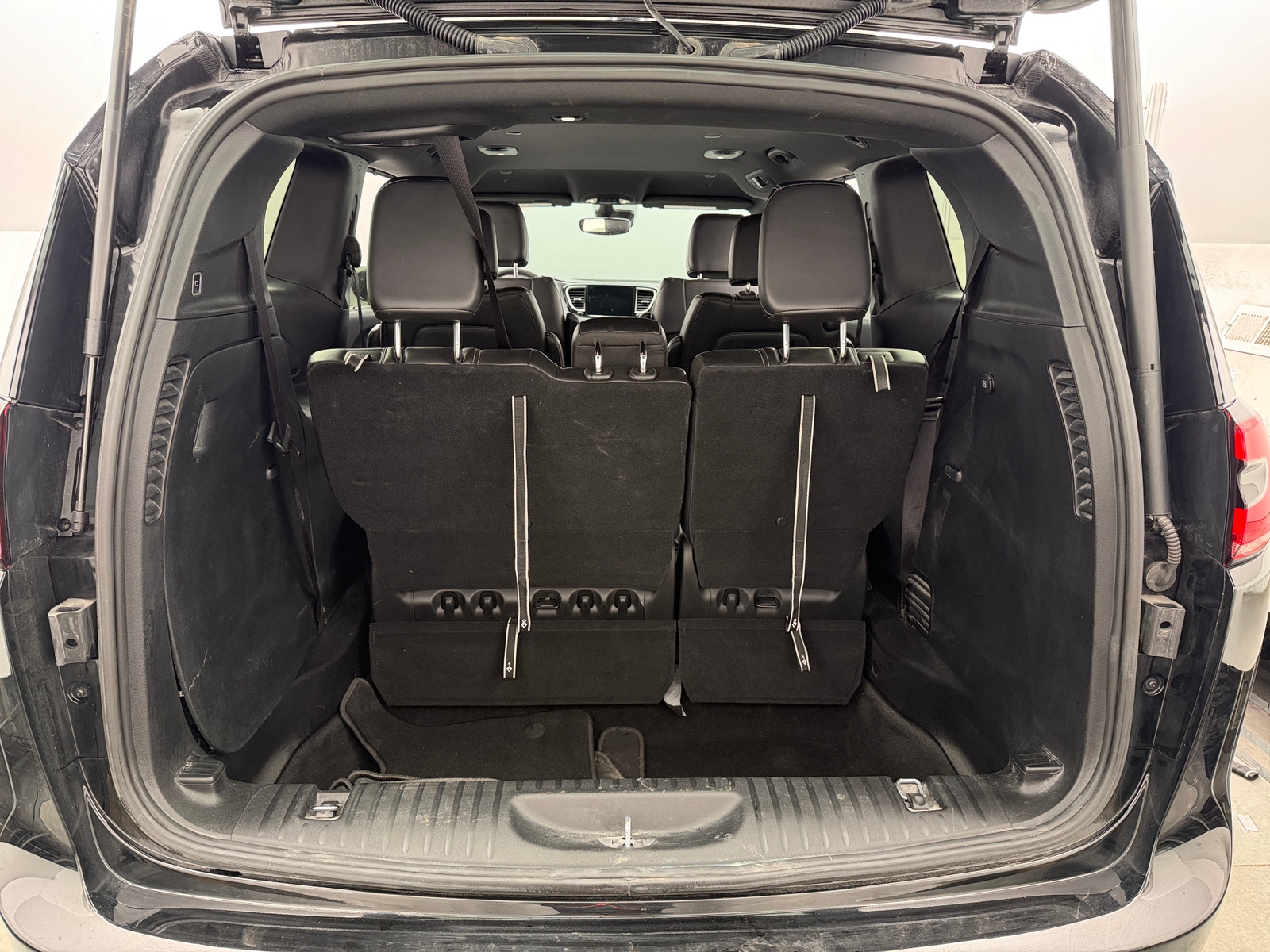 Thumbnail: 2025 Chrysler Pacifica - 6