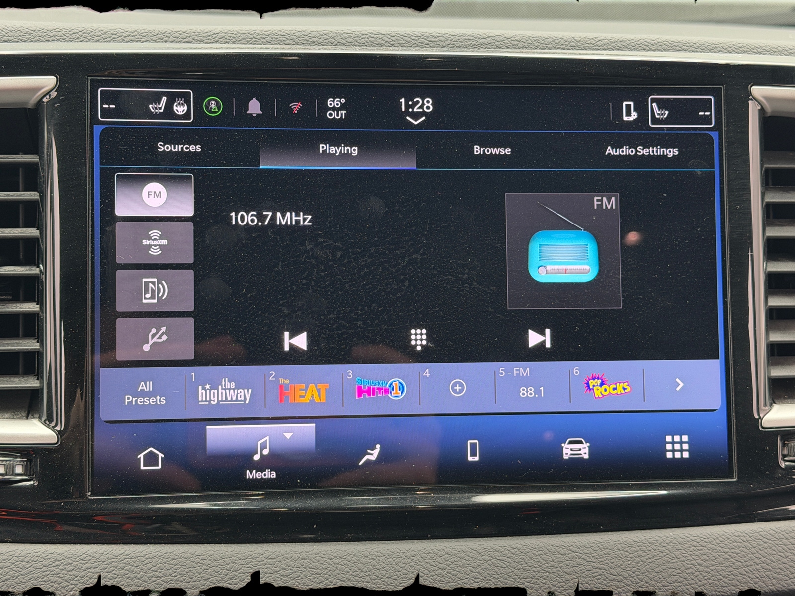 Thumbnail: 2025 Chrysler Pacifica - 3