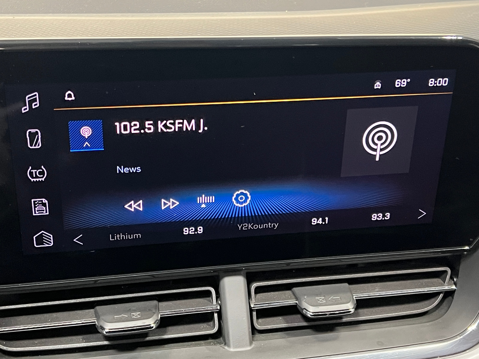 Thumbnail: 2025 Chevrolet Trax - 4