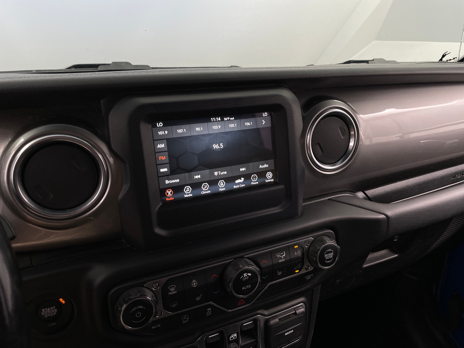 Thumbnail: 2020 Jeep Gladiator - 4