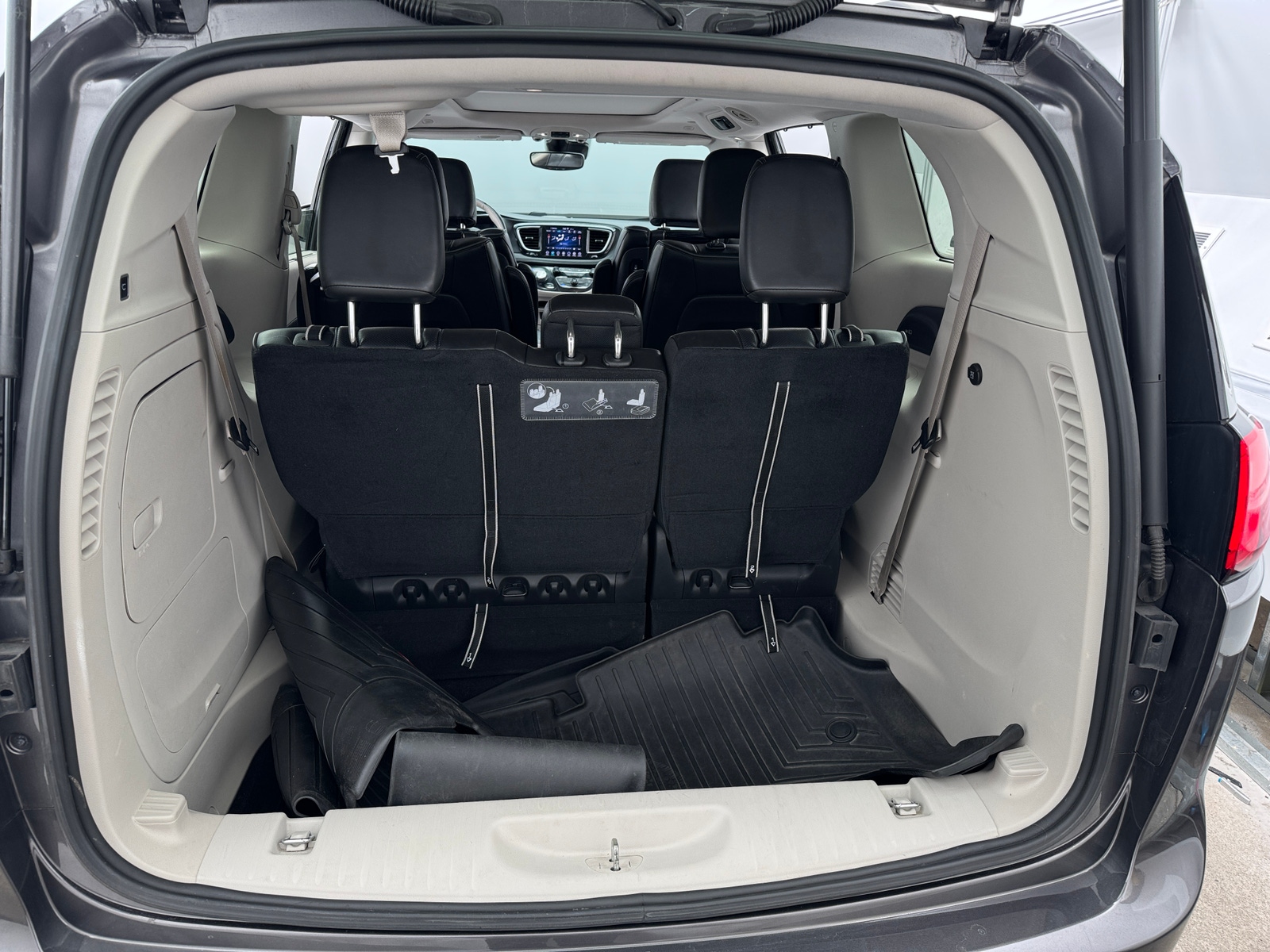 Thumbnail: 2020 Chrysler Pacifica - 6