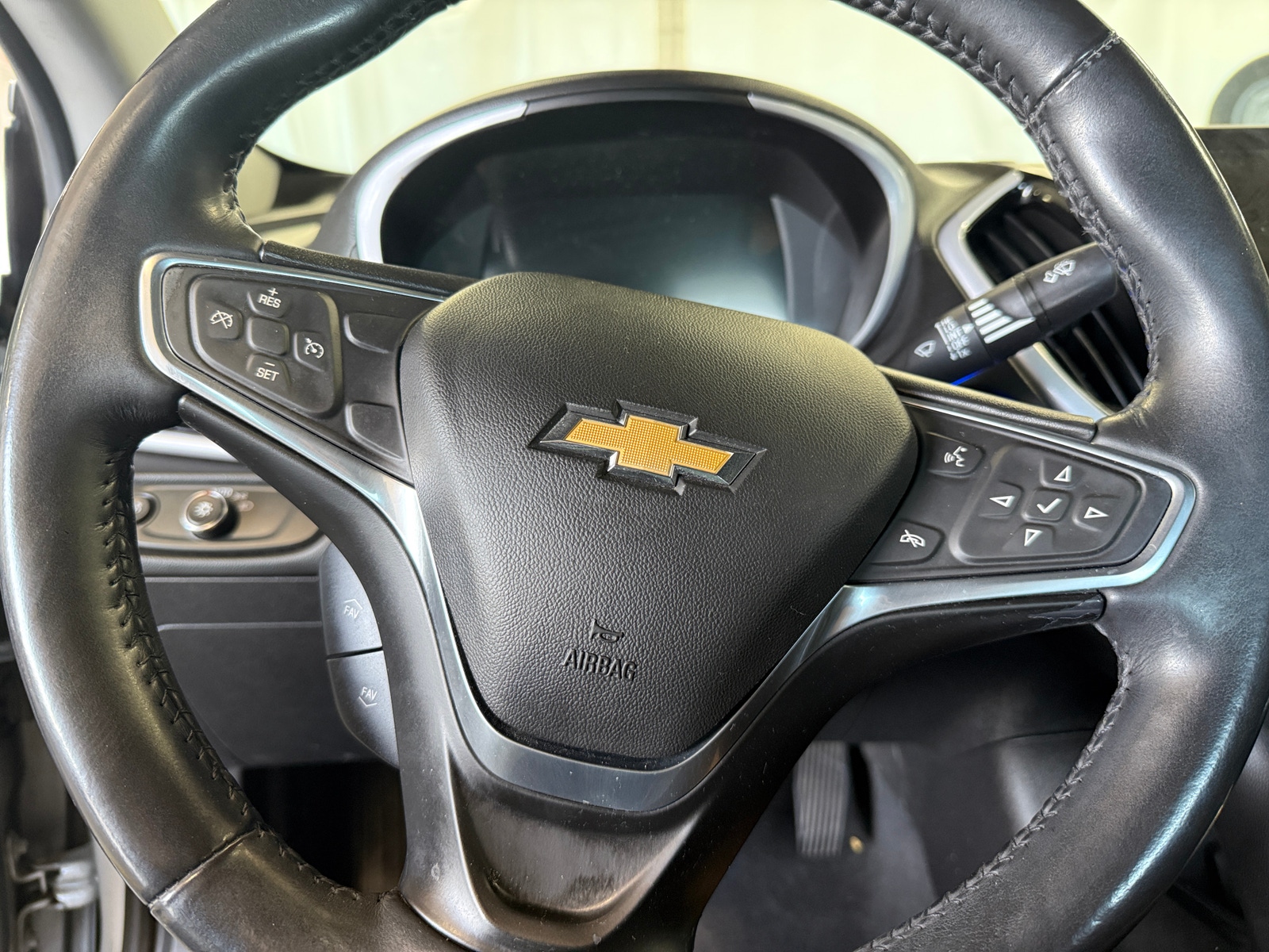 Thumbnail: 2017 Chevrolet Volt - 5