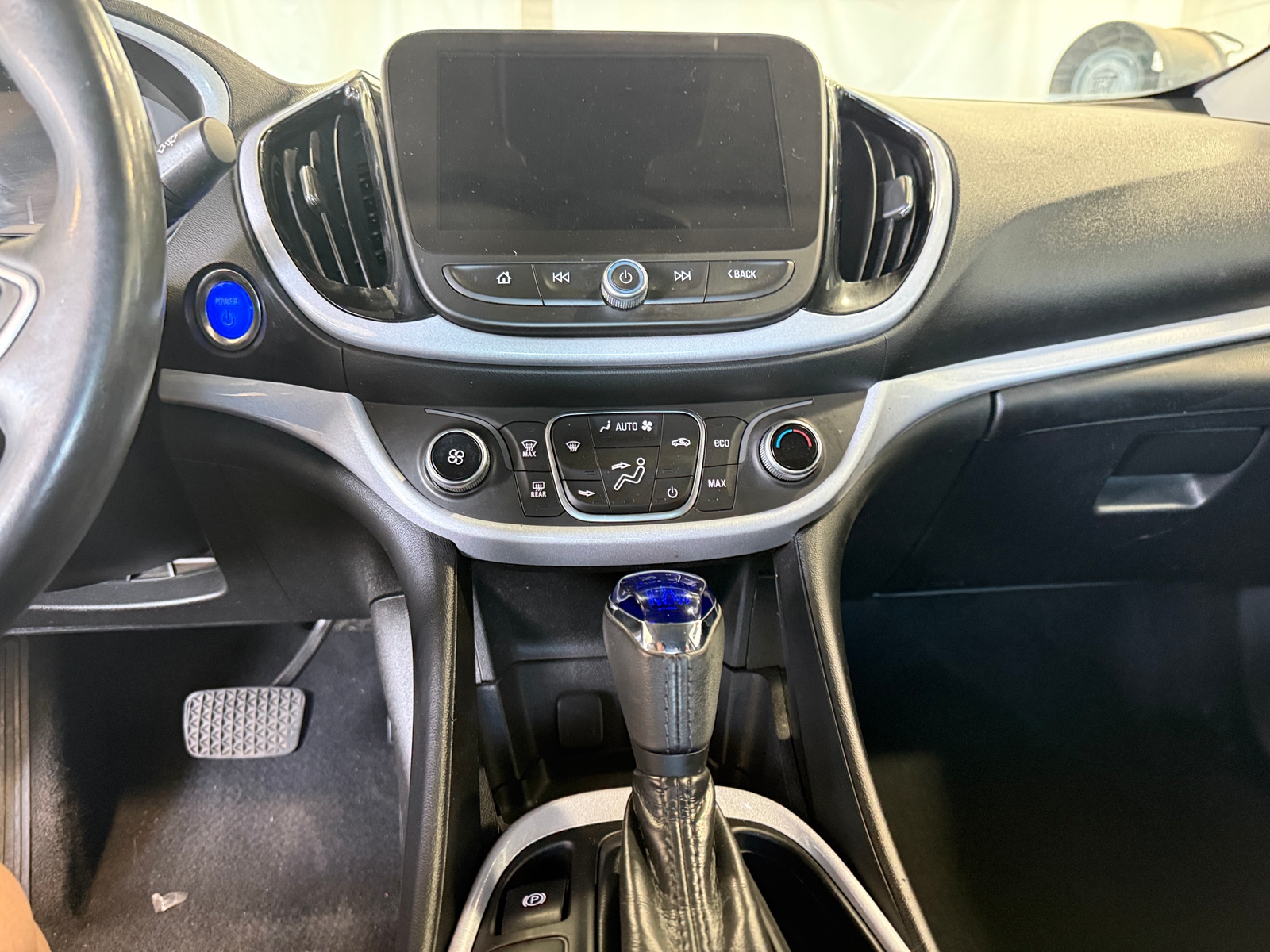 Thumbnail: 2017 Chevrolet Volt - 4