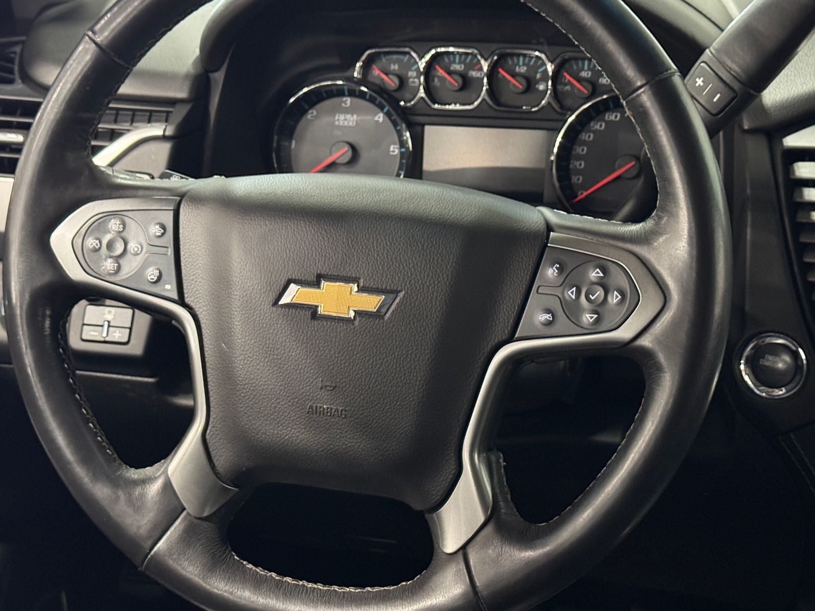 Thumbnail: 2018 Chevrolet Suburban - 4
