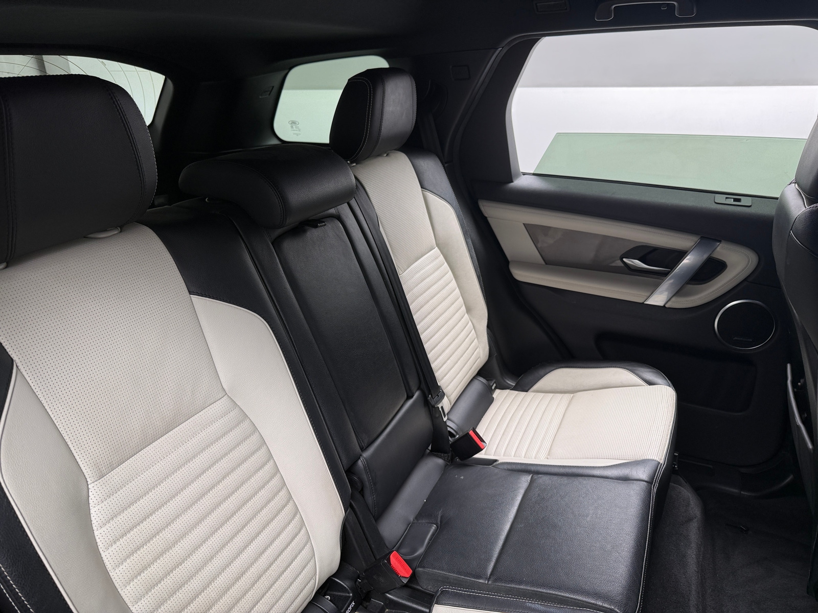 Thumbnail: 2020 Land Rover Discovery Sport - 5
