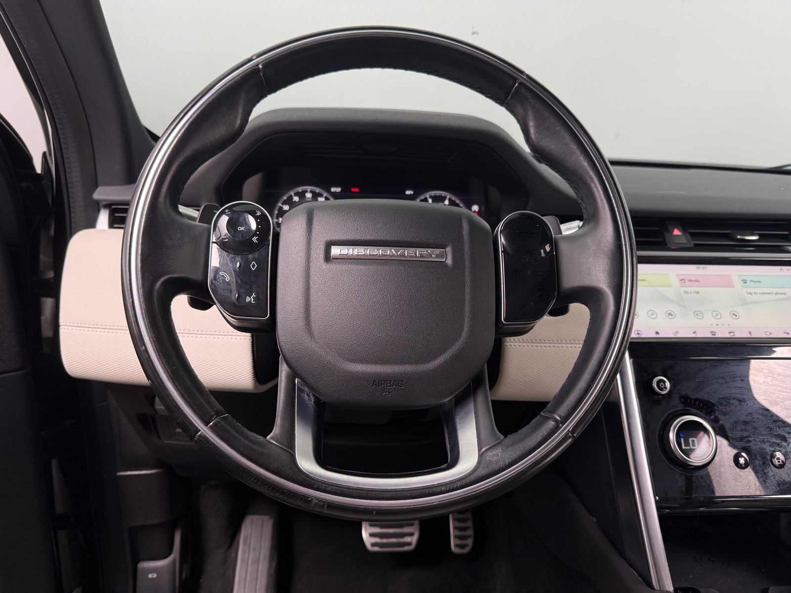 Thumbnail: 2020 Land Rover Discovery Sport - 4