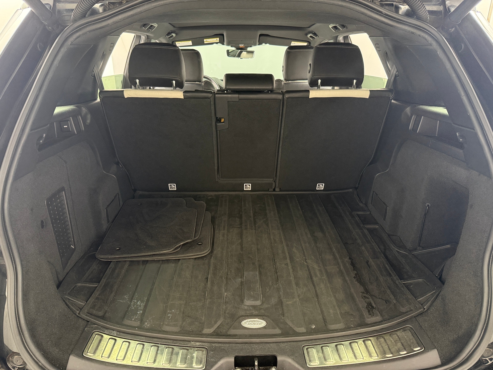 Thumbnail: 2020 Land Rover Discovery Sport - 6