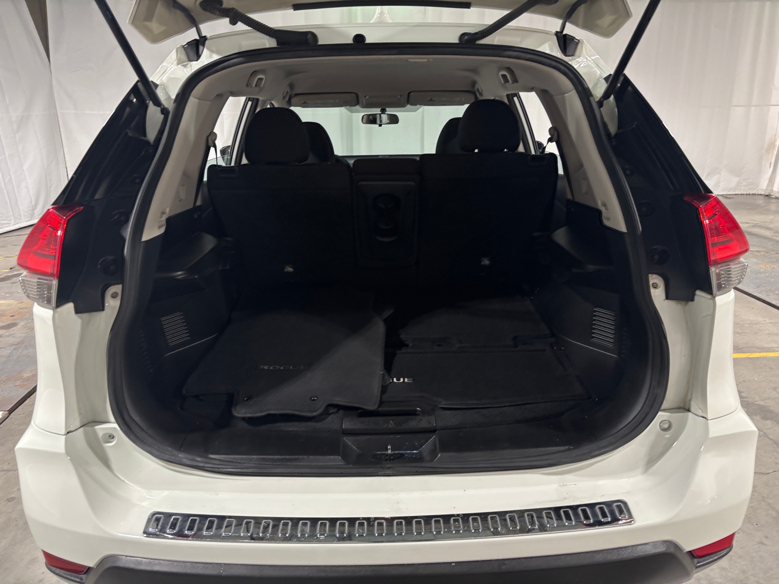Thumbnail: 2017 Nissan Rogue - 7