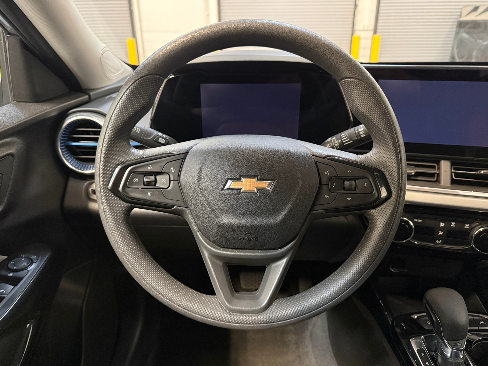 Thumbnail: 2025 Chevrolet Trax - 5
