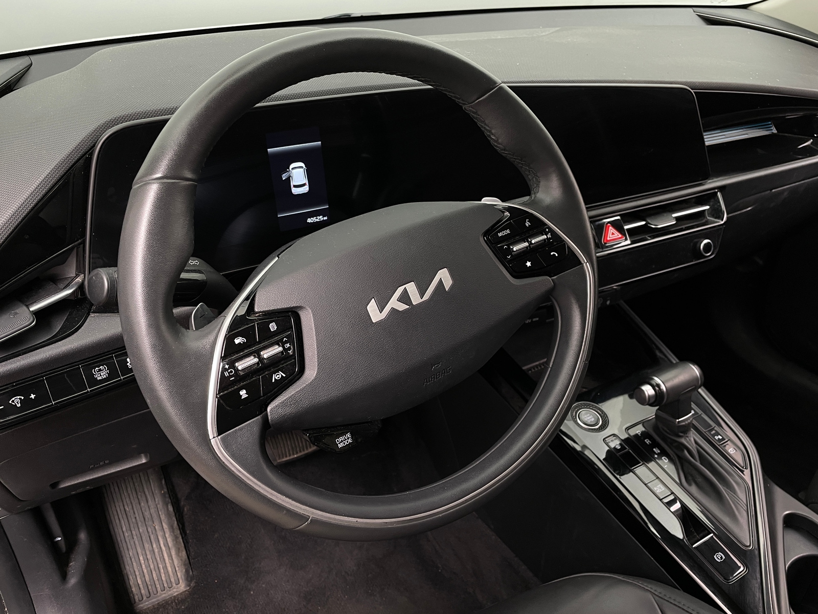 Thumbnail: 2023 Kia Niro - 4