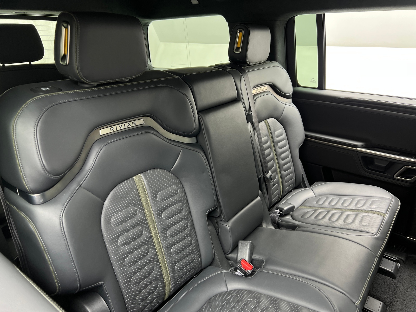 Thumbnail: 2023 Rivian R1S - 5