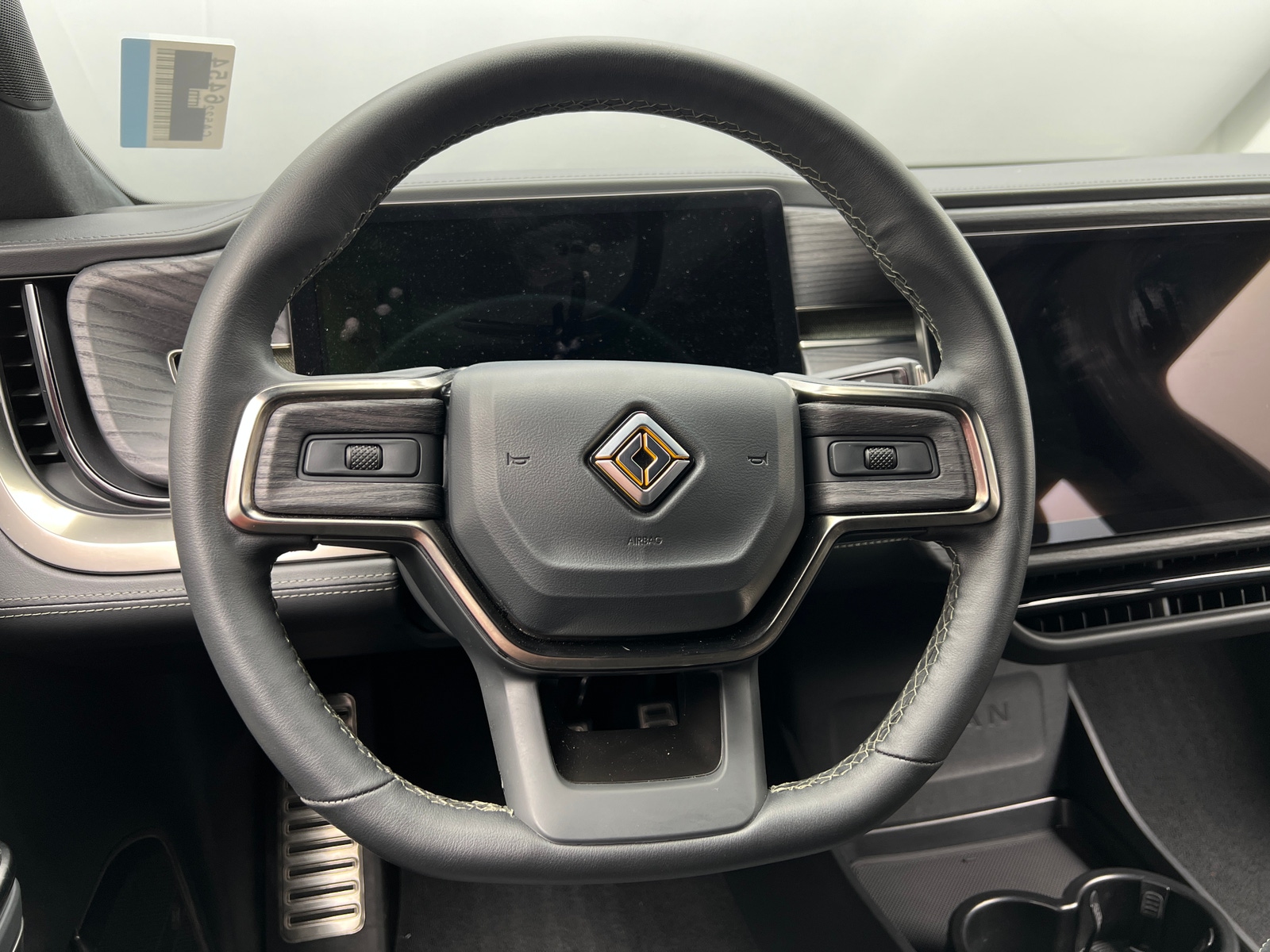 Thumbnail: 2023 Rivian R1S - 4