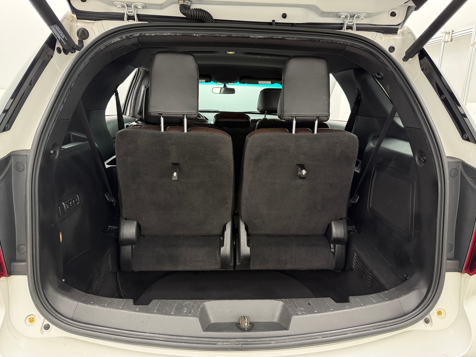 Thumbnail: 2015 Ford Explorer - 6