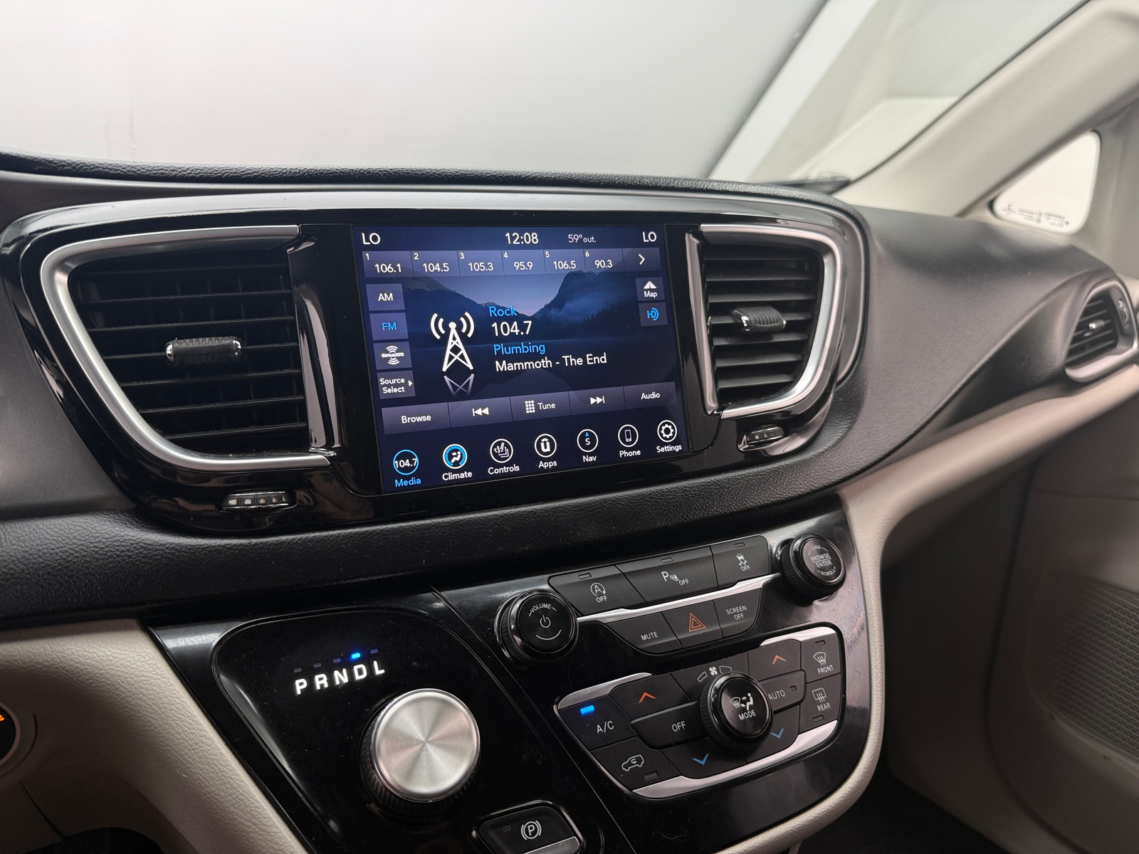 Thumbnail: 2020 Chrysler Pacifica - 4