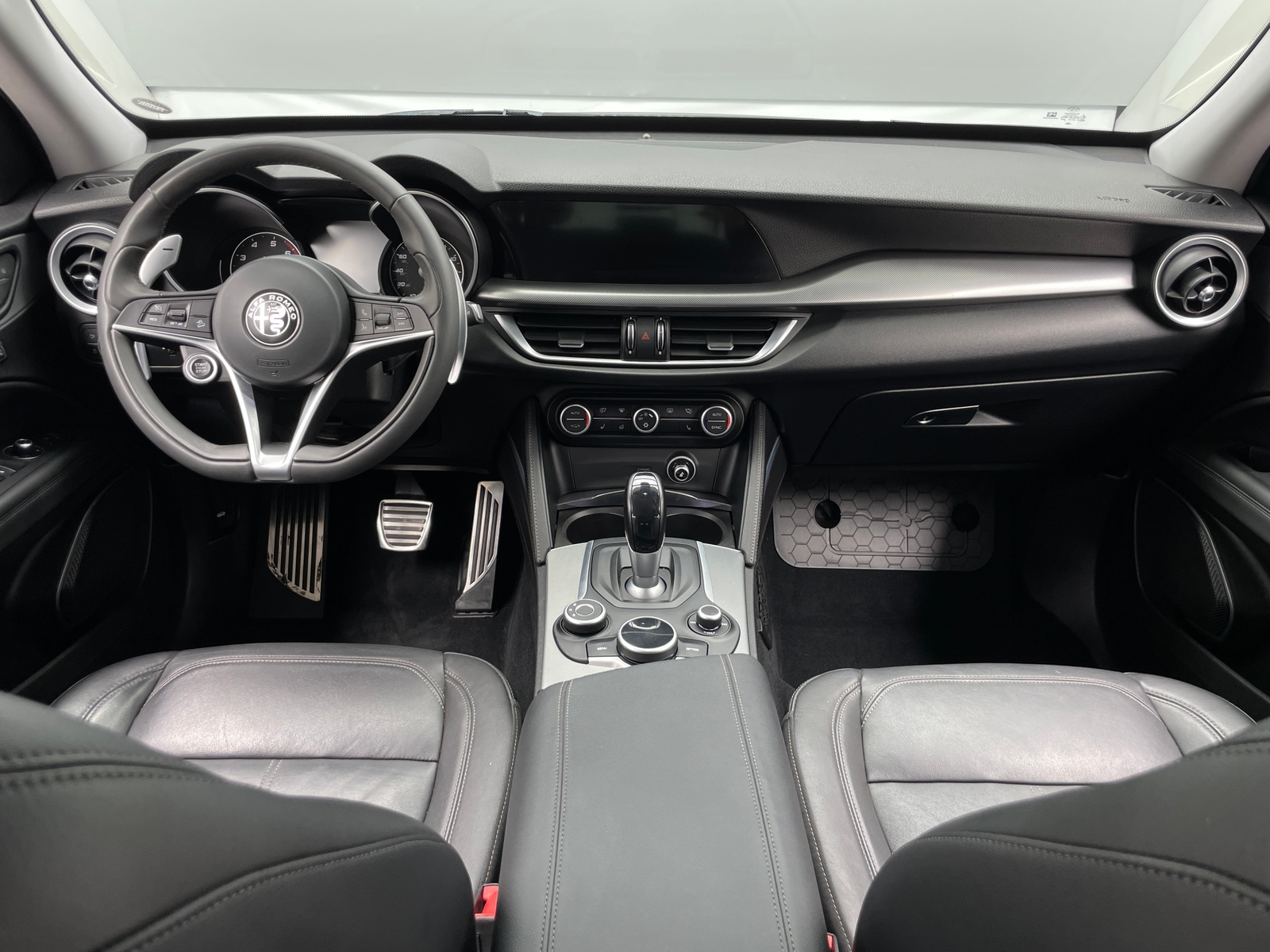 Thumbnail: 2018 Alfa Romeo Stelvio - 2