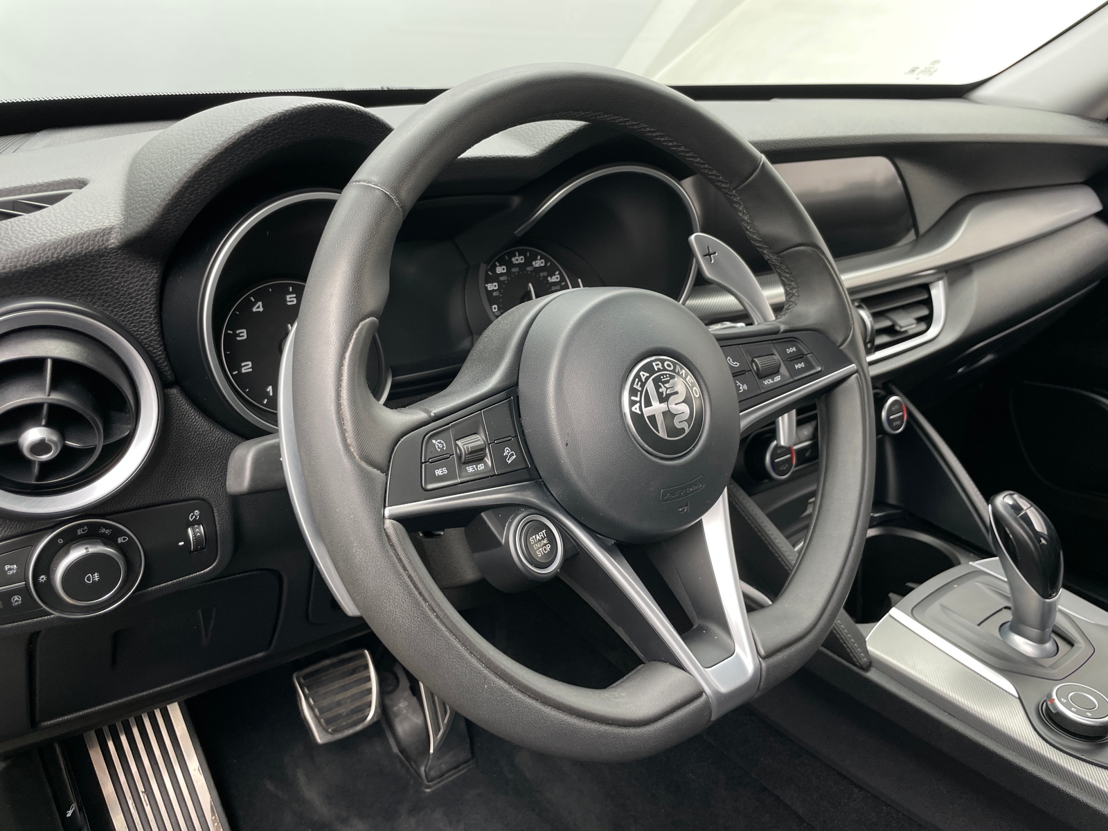 Thumbnail: 2018 Alfa Romeo Stelvio - 4