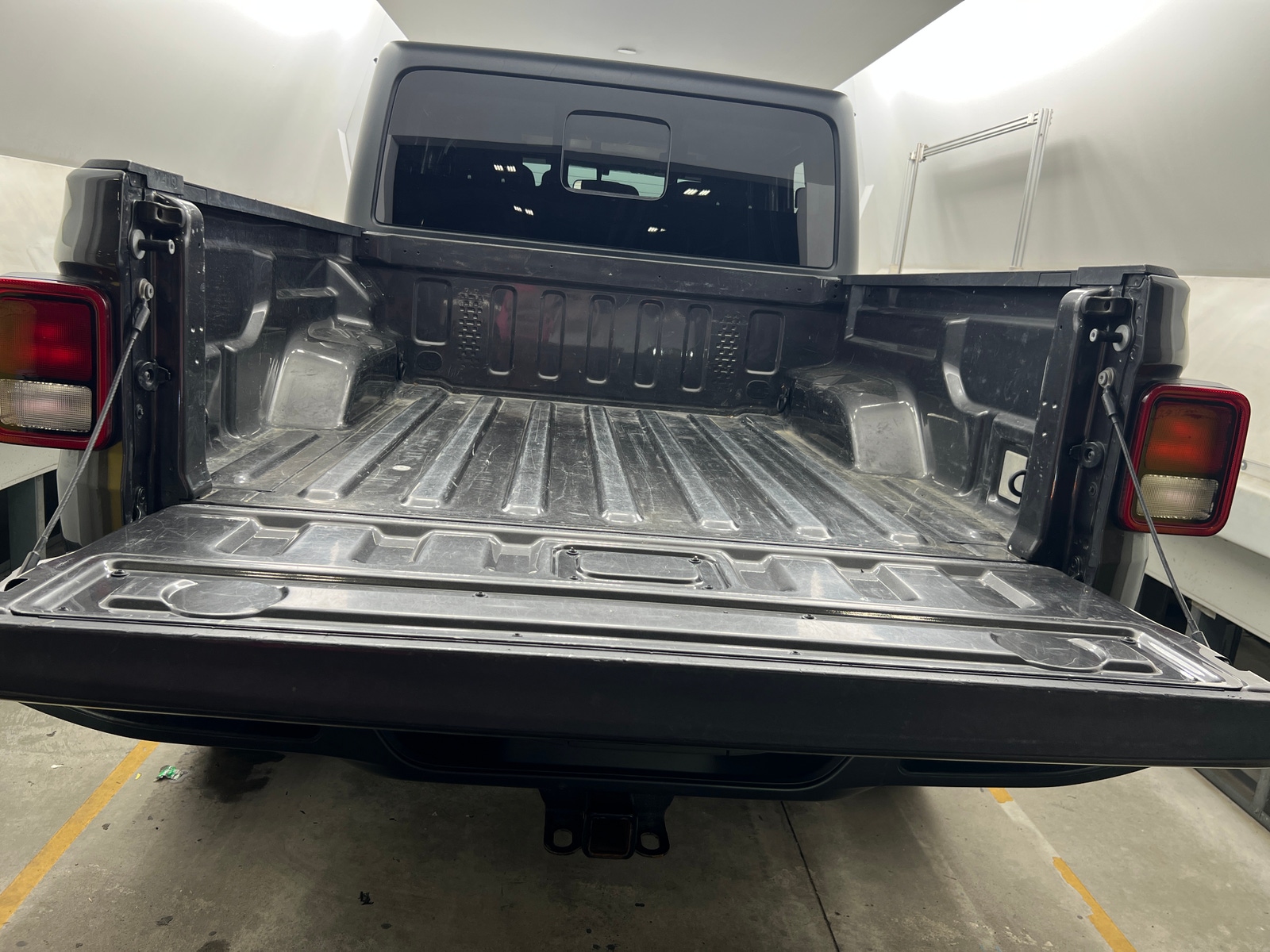 Thumbnail: 2023 Jeep Gladiator - 7