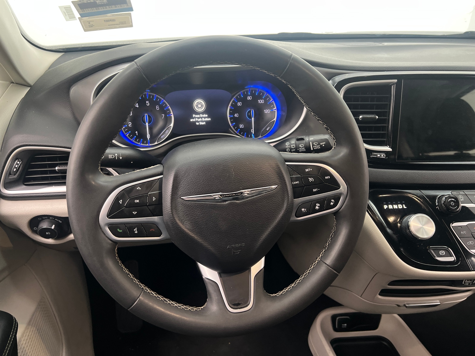 Thumbnail: 2023 Chrysler Pacifica - 4