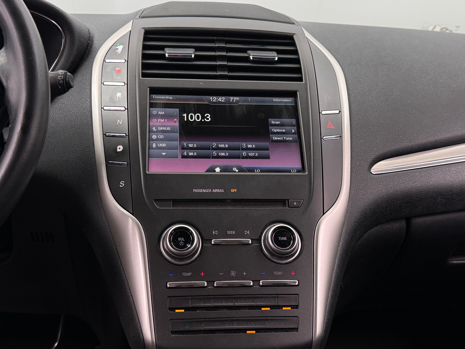 Thumbnail: 2015 Lincoln MKC - 3