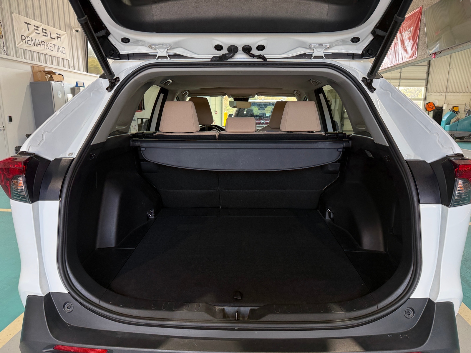 Thumbnail: 2020 Toyota RAV4 - 7