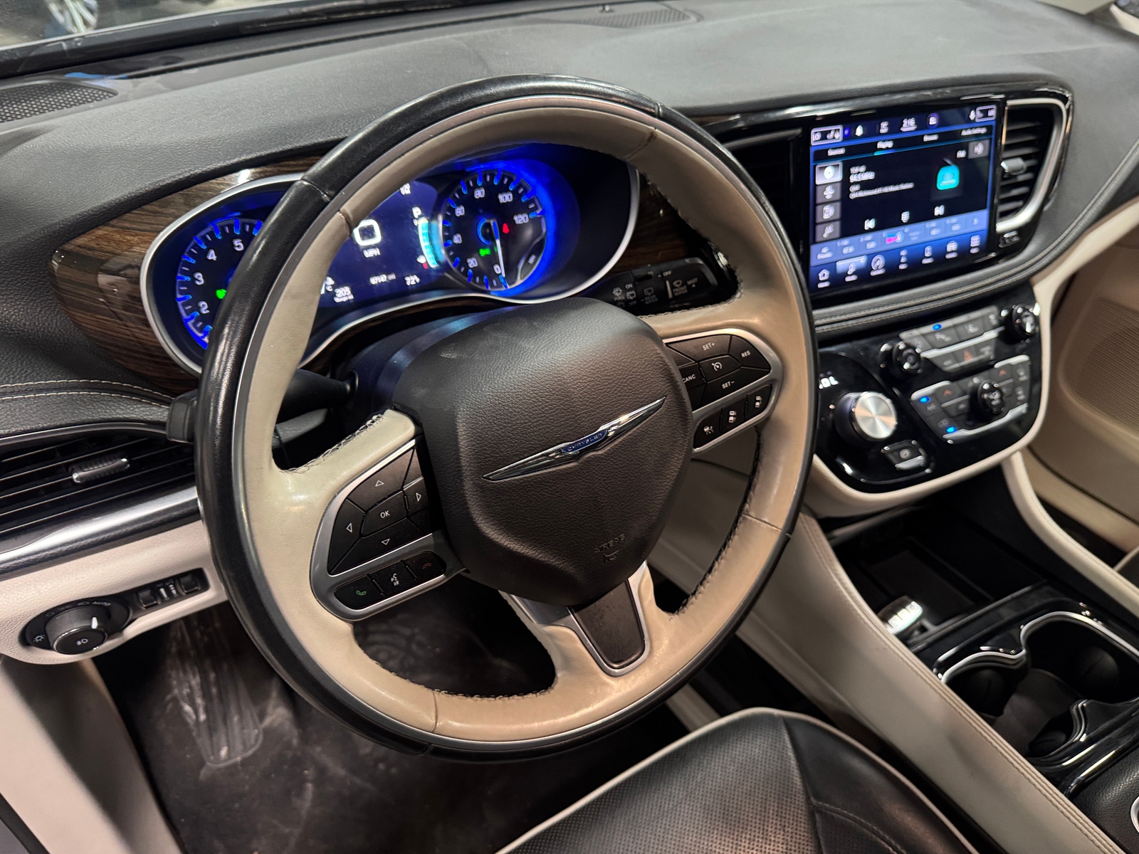 Thumbnail: 2021 Chrysler Pacifica - 4