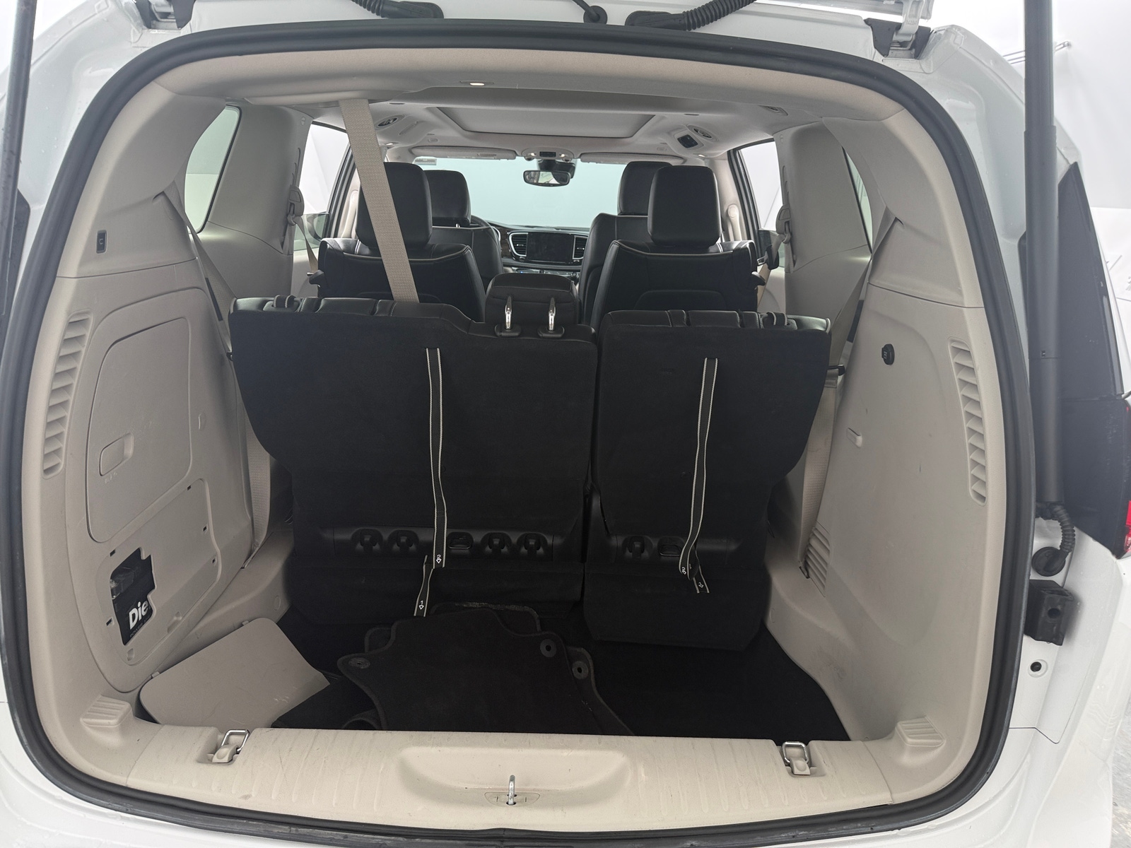 Thumbnail: 2023 Chrysler Pacifica - 6