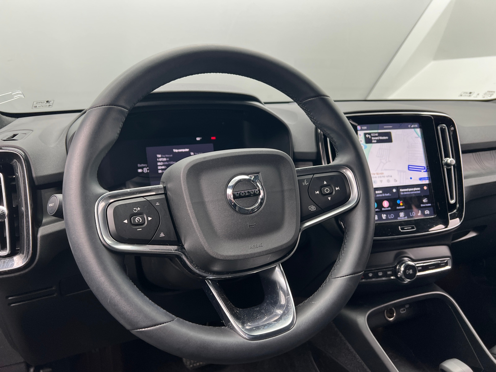 Thumbnail: 2023 Volvo XC40 - 5