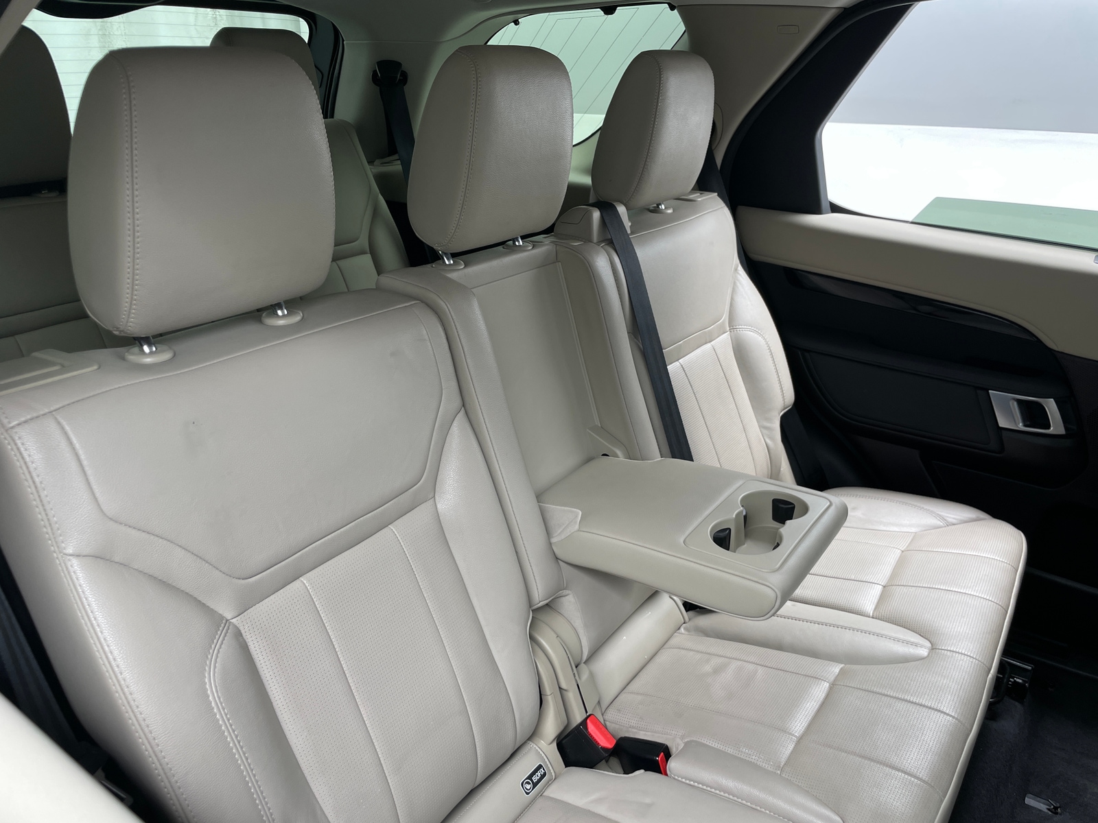 Thumbnail: 2018 Land Rover Discovery - 5