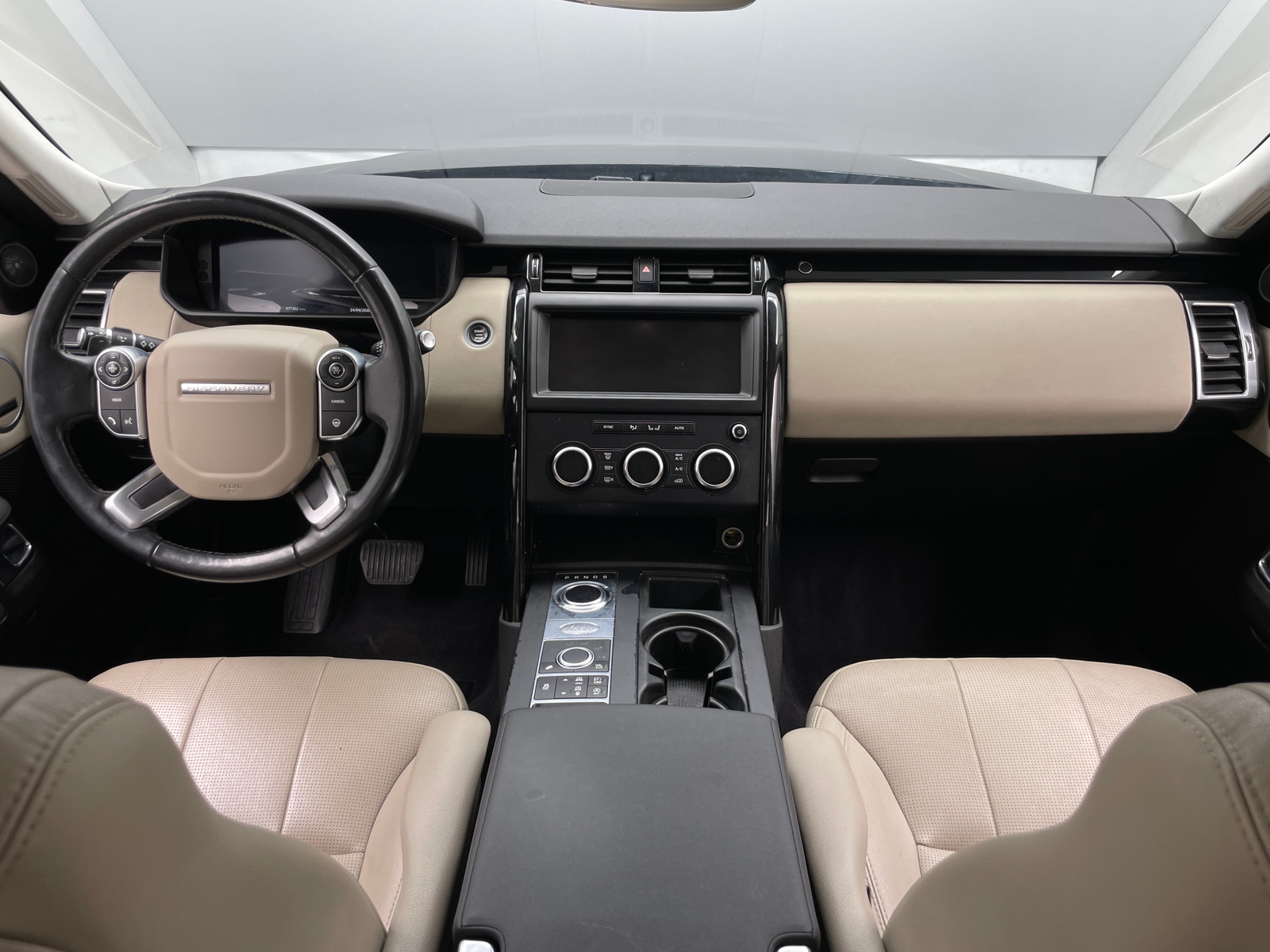 Thumbnail: 2018 Land Rover Discovery - 2