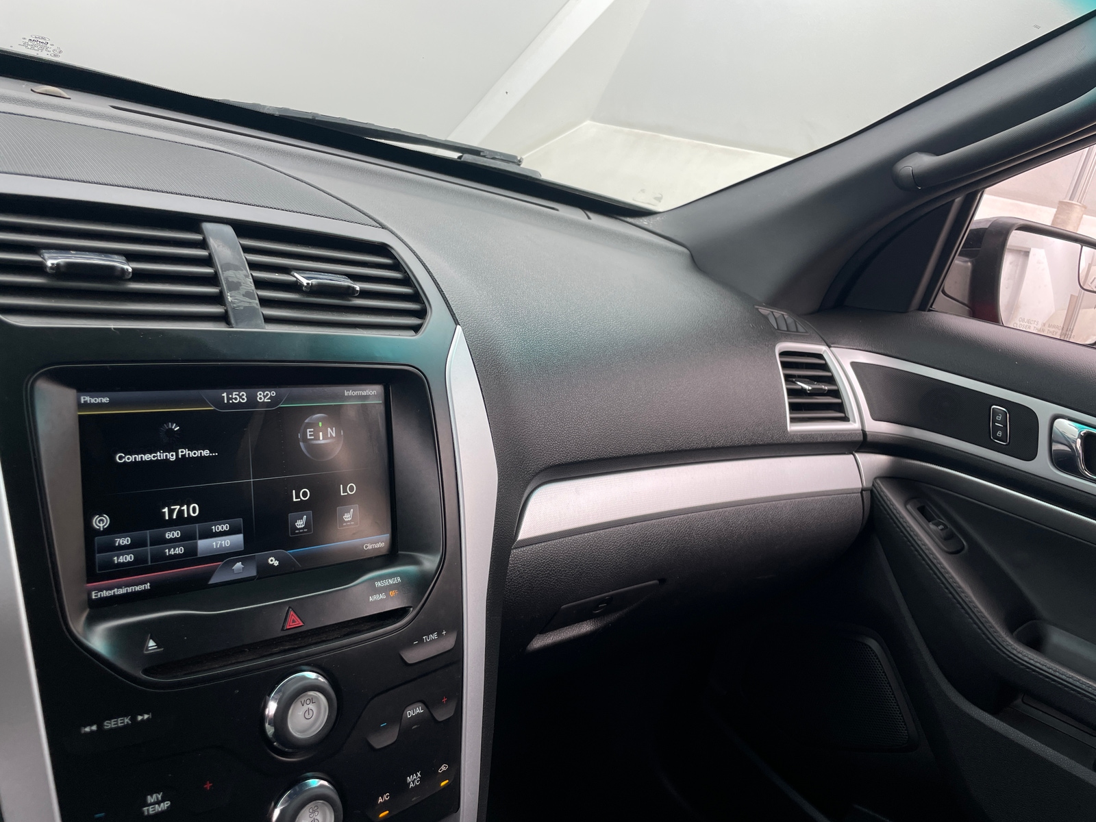 Thumbnail: 2015 Ford Explorer - 3
