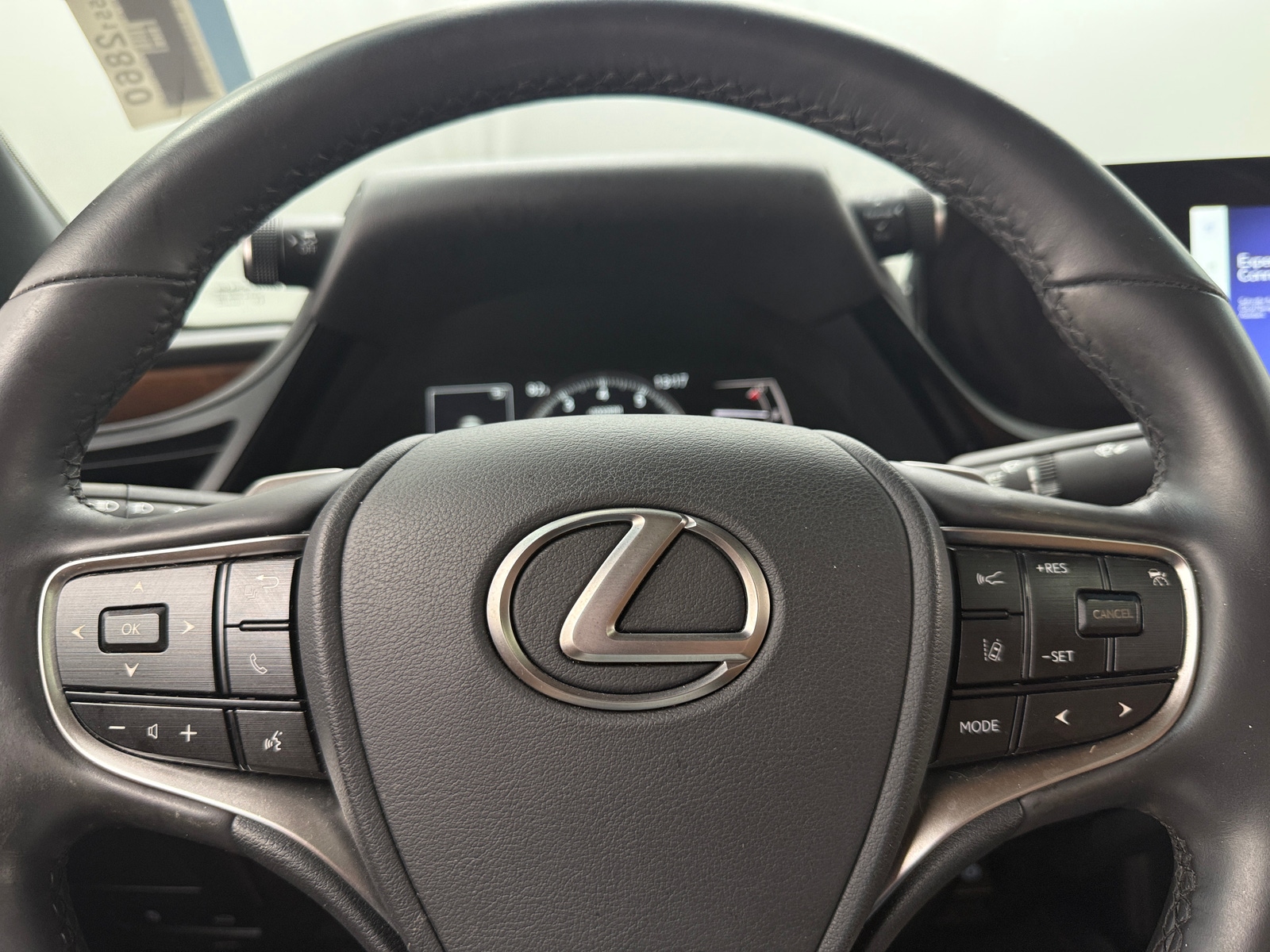 Thumbnail: 2023 Lexus ES - 4