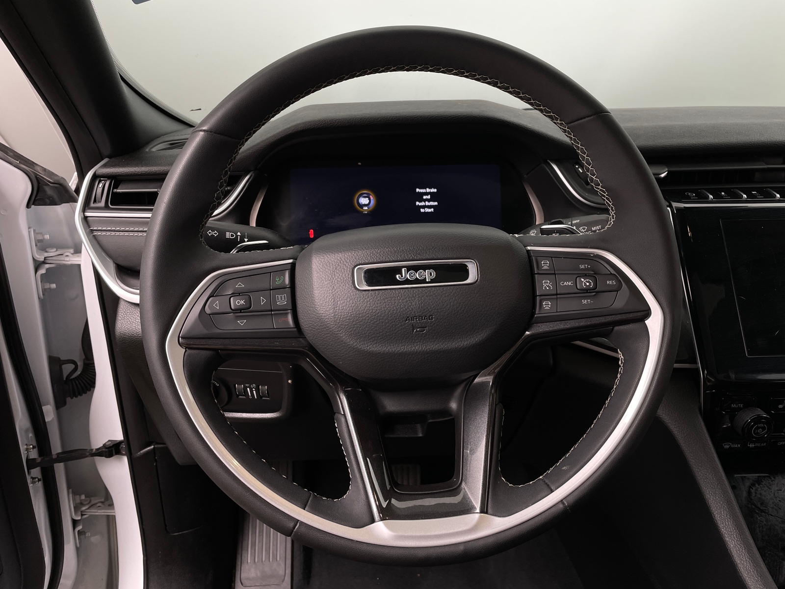 Thumbnail: 2023 Jeep Grand Cherokee L - 4