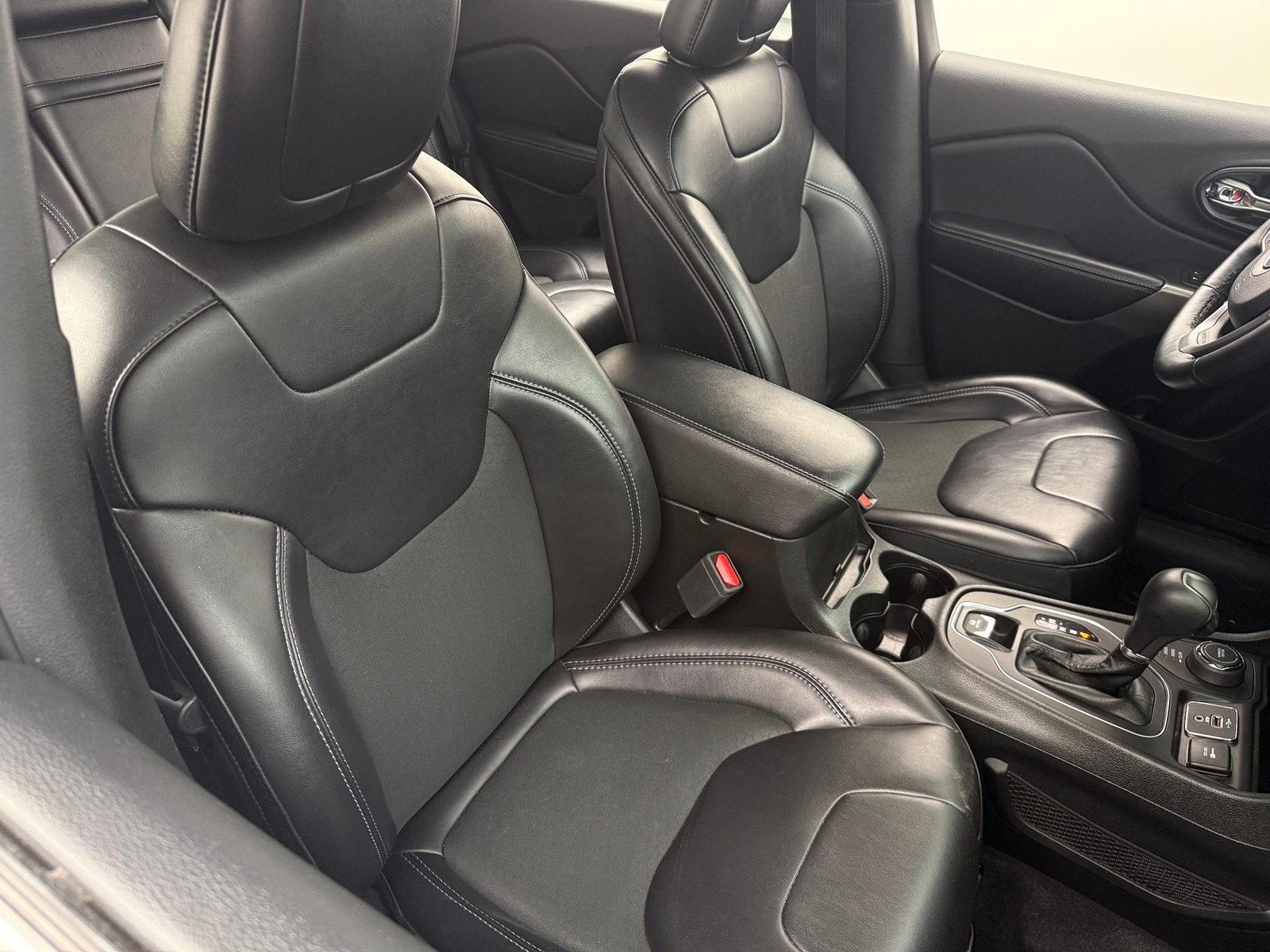 Thumbnail: 2019 Jeep Cherokee - 2