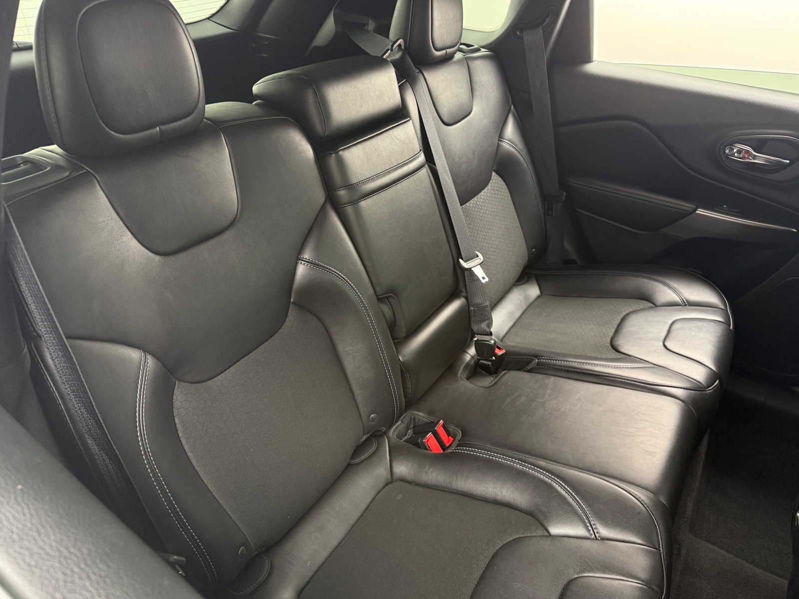 Thumbnail: 2019 Jeep Cherokee - 6