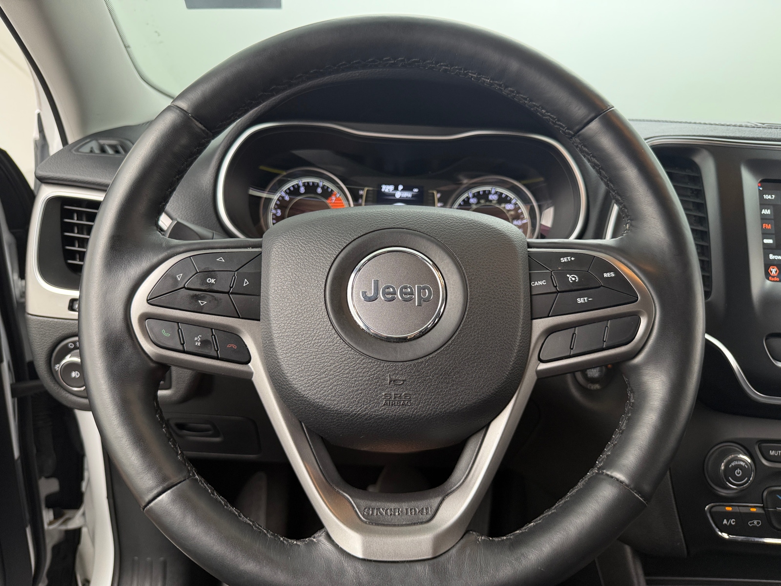 Thumbnail: 2019 Jeep Cherokee - 5