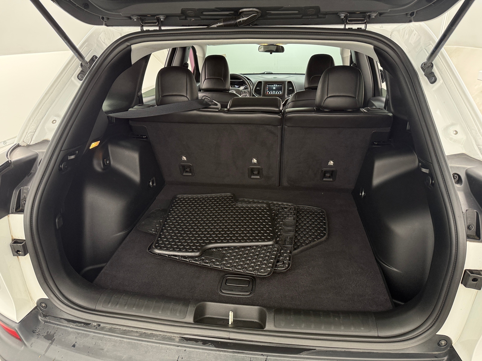 Thumbnail: 2019 Jeep Cherokee - 7