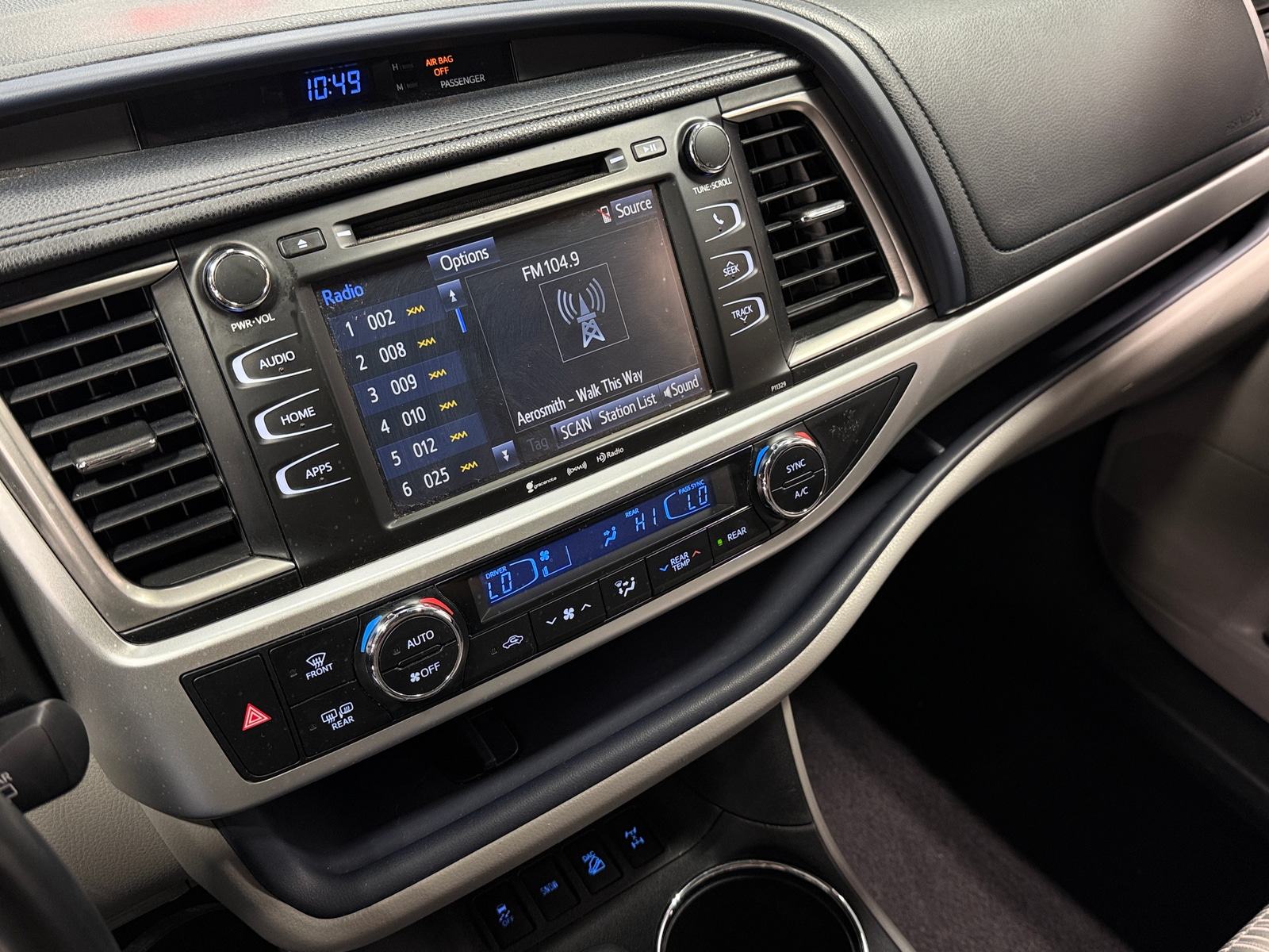 Thumbnail: 2017 Toyota Highlander - 4