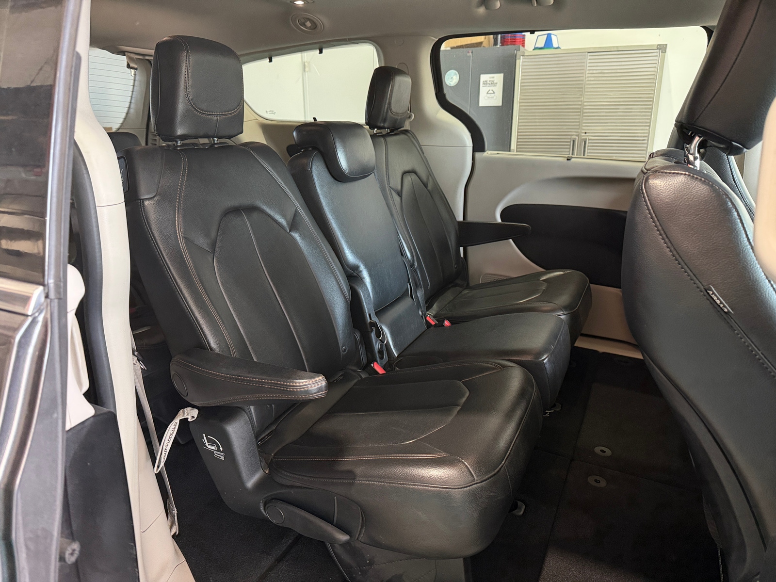 Thumbnail: 2017 Chrysler Pacifica - 5