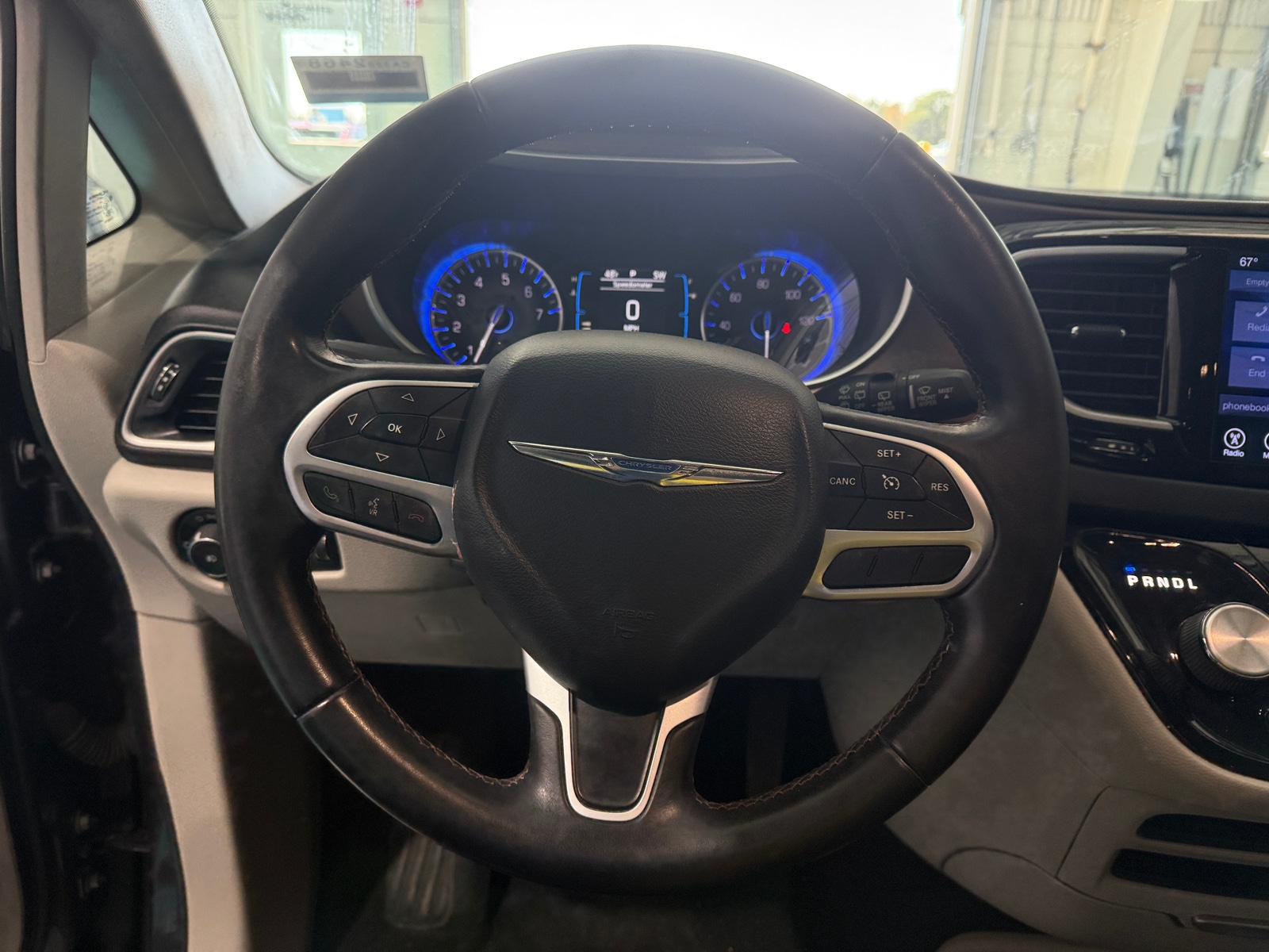 Thumbnail: 2017 Chrysler Pacifica - 4