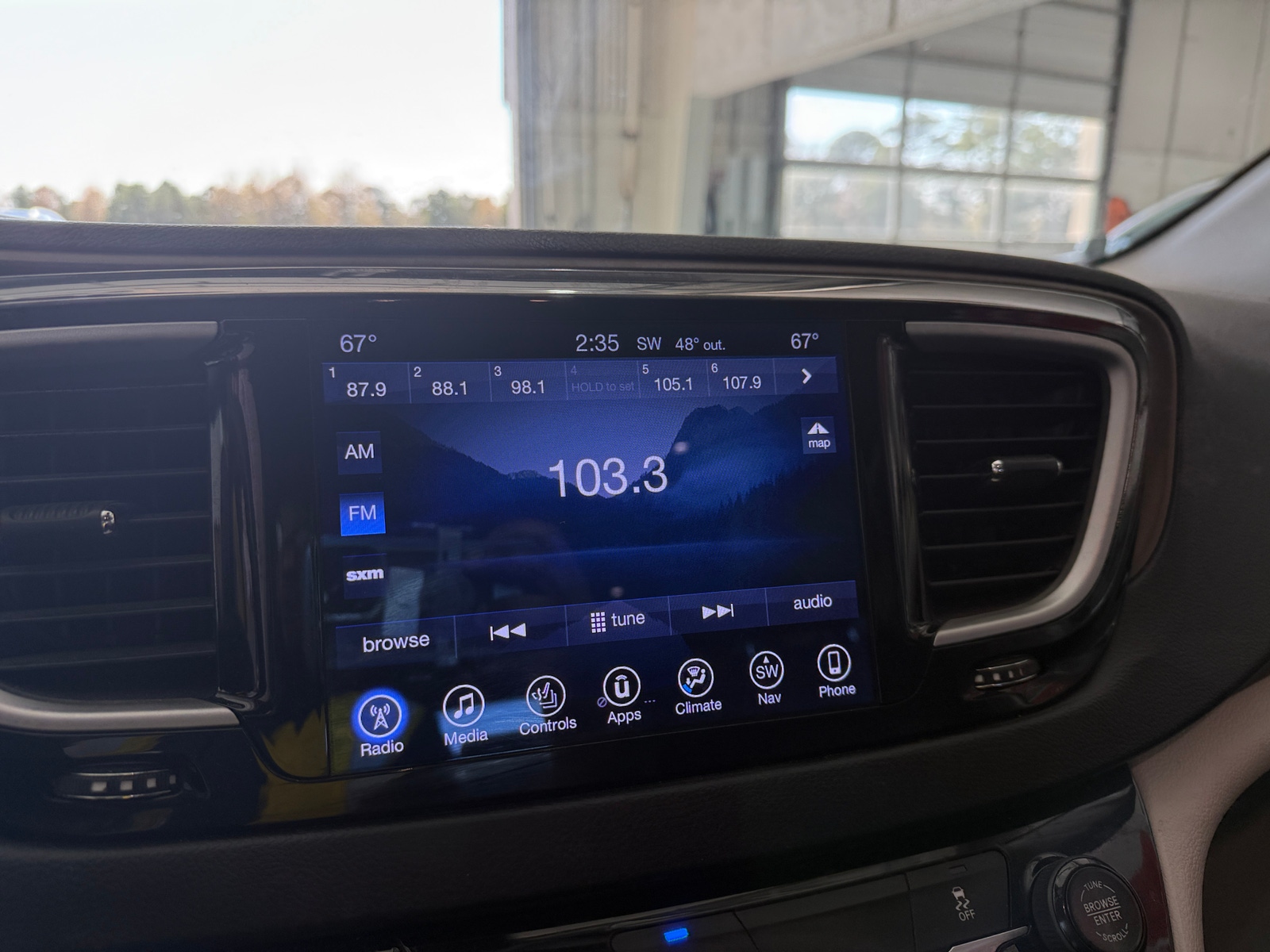 Thumbnail: 2017 Chrysler Pacifica - 3